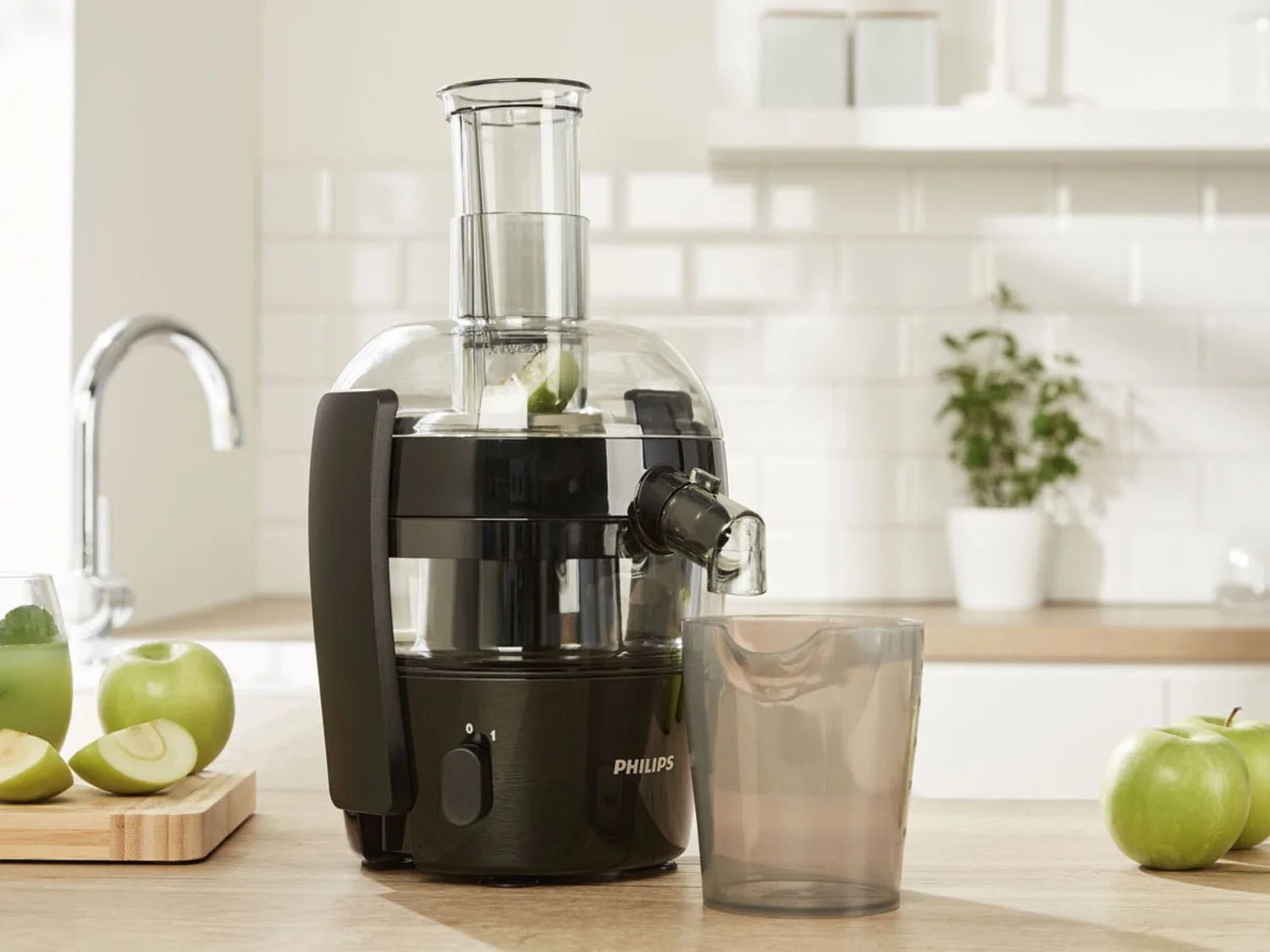 PHILIPS HR1832/00 Viva Collection Juicer – 500W, Deep Black - Hochwertige Küchenprodukte | High Quality Kitchen Product | UrbanHaus